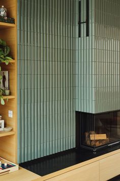 In the middle of Munich, Stephanie Thatenhorst has given a townhouse a calm, artistic design appeal. Details such as the sage-green tiled fireplace ensure comfort. Mid Century Fireplace, Tiled Fireplace, Green Tiles, Living Room Update, Interior Design Studio, Munich