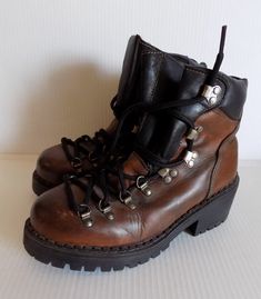 "Please read shop policies before purchase, thank you  Vintage 90's Chunky Leather Boots. Vintage Leather Grunge Platform Shoes. Vintage 90's Leather Chunky Winter Boots. In OK vintage condition.  Size: I think is EU 39, there is no size on them.  Inner sole: 25 cm. ( 9.84\" ) Platform: Front: 2 cm.( 0.78\" ) Behind: 6 cm. ( 2.36\" ) PLEASE READ I don't accept returns, exchanges, cancellations, or money refund. So please ask for measures and everything you want to know before purchase item, than Chunky Winter Boots, Russian Boots, Vintage Shoes Sneakers, Platform Winter Boots, Chunky Leather Boots, Brown Platform Boots, Patchwork Boots, Boho Boots, Boots Vintage