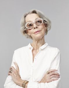 Glasses Portrait, Women With Glasses, Portrait Minimalist, Kinfolk Magazine, Older Women Fashion, Women Fashion Edgy, Advanced Style, Golden Years, Ageless Style