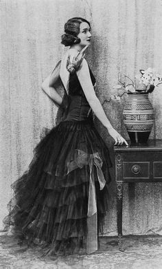 Paris December, 1920 Fashion, Elegant Photo, Moda Paris, 20s Fashion, Flapper Style, Old Fashion, 1920s Fashion