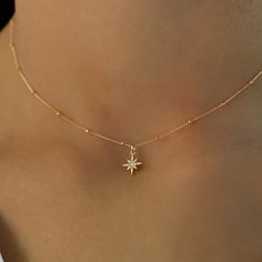 Simple Pretty Necklace, Cute Small Necklaces, Necklace Moon And Star, Simple Cute Necklaces, Delicate Chain Necklace, Cute Gold Pendants, Pendent Designs Gold, Simple Pendant Design, Simple Gold Necklace Designs