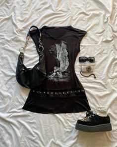 Cute Winter Clothes, Jules Euphoria, Streetwear Cute, Tea Print, Drinking Milk, Hoodie Streetwear, 2000s Fashion Outfits, Grunge Goth