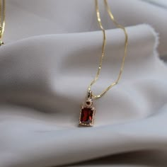 💎 Materials: 18k Gold Plated over Solid Sterling Silver Base: doesn't rust Cubic Zirconia Synthetic Ruby 📐 Length: 40cm + 5cm extension Ruby And Gold Necklace, Vintage Jewelry Silver, Ruby Jewelry Ring, Gem Stone Necklace, Ruby Necklace Designs, Gold Dainty Necklace, Gold Stone Necklace, Ruby Jewelry Necklaces, Jewelry For Girlfriend