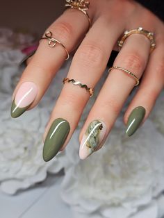 Nail Extension Marble Designs, Greenery Nail Art, Emerald Green Marble Nails, Emerald Green Nails With Gold, August Nails, Green Nail Designs, Nails Green