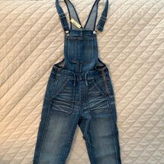 Brand New Madewell Overalls, Super Stretchy Soft And Comfortable. Skinny Raw Hem Leg, New With Tags Black Short Overalls, Madewell Overalls, Sew Crafts, Jean Short Overalls, Black Denim Overalls, Denim Overalls Shorts, Denim Jumper, Jean Overalls, Madewell Jeans