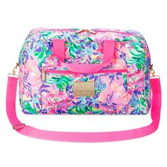 Put a little pep in your get-up-and-go with this Minnie Mouse and Daisy Duck weekender bag by Lilly Pulitzer. Perfect for your Parks trip and every getaway, this carry-on compliant bag has a main zippered compartment, handy front zip pocket, trolley sleeve and adjustable, detachable shoulder strap. The picture of chic convenience, its allover tropical print features the besties and Fantasyland Castle so you're always in good company everywhere you go. Minnie Mouse And Daisy Duck, Disney Handbags, Disney Bag, Disney Shop, Daisy Duck, Themed Outfits, Love To Shop, Weekender Tote, Dooney & Bourke