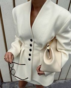 Button Up Aesthetic Outfit, White Button Up Aesthetic, Button Up Aesthetic, Up Aesthetic, Elegant Outfit Classy, Style Coat, White Button Up, French Chic