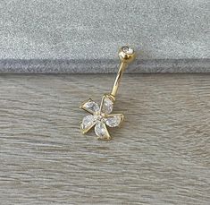 This cute flower belly button ring is made with surgical steel. A unique design, this flower belly ring is a great minimalist/delicate option, very feminine and floral. Drop jaws with this navel jewelry. This piece is externally threaded *Also available in silver and rose gold options. These pieces are 316L surgical steel but not 14k gold plated* Details & Size: ♥ 316L Surgical Steel, gold piece is 14k gold plated over the surgical steel. ♥ Externally threaded ♥ Size: 10mm bar, 14G ♥ Every purchase comes with an Elara gift box For sanitary purposes, piercing items are non-returnable, so please double check sizing and message me if you have any questions! Cute Belly Piercings, Rings Delicate, Helix Jewelry