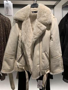 Mode Zara, Winter Fashion Outfits Casual, Asymmetrical Earrings, Cold Outfits, Korean Outfits, Trendy Fashion Women, Dream Clothes, Look Fashion