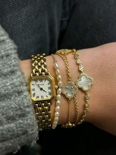 watch : https://www.stylink.it/gNV3ahg5jQZ bracelet : https://www.stylink.it/jnVZbIVO94a Old Money Aesthetic Watches Women, Classic Gold Watch, Gold Watch Jewelry, Watch Jewelry Stack, Watches For Girls Aesthetic, Gold Jewels Aesthetic, Watches Aesthetic Woman, Vintage Gold Watch Aesthetic, Gold Jewelry Old Money