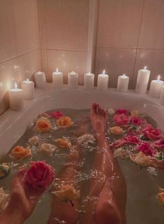 Social Photo, Aesthetic Bath, Bath Aesthetic, Dream Vision Board, Dessin Adorable, روتين العناية بالبشرة, Bubble Bath, Feminine Energy, Soft Girl