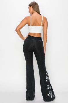 T-Party Mineral wash super cute floral roses print yoga pants. Fold over waist. Stretchy, activewear. Sizes S-M-L-XL Runs small Waist 26-28-30-32, inseam 31-33, Rise 10" with fold over waist Med-Tall height Color: Black T-Party pants are durable, plush, ultra soft, & high quality with secure stitching 96% Cotton, 4% Spandex Made in USA M5/CJ75485 High Waist Cotton Activewear For Yoga, Casual Floral Print Yoga Activewear, Athleisure Floral Print Yoga Bottoms, Fitted Floral Print Workout Bottoms, Floral Print Stretch Workout Bottoms, Fitted Sweatpants For Gym In Spring, Stretch Floral Print Workout Bottoms, Casual Floral Print Activewear For Workout, Mid-rise Athleisure Yoga Pants For Spring