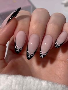 Paznokcie Hello Kitty, Bow Nail Designs, Black Gel Nails, Goth Nails, Smink Inspiration, Grunge Nails, Black French, Short Acrylic Nails Designs