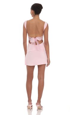 Tulle Back Bow Ruched Bodycon Dress in Pink | LUCY IN THE SKY Hoco Dresses Baby Pink, Low Back Homecoming Dress, Hoco Dresses For Inverted Triangle, Morp Dresses Short, Lucy In The Sky Mini Dress, Plain Hoco Dresses, Baby Blue Hoco Dresses, Chic Hoco Dresses, Spring Dance Dresses High School