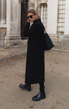 Long Black Wool Coat, Long Black Coat, Black Wool Coat, Looks Street Style, Looks Black, Fashion Weeks, All Black Outfit