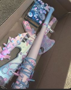 Gitar Vintage, Knife Aesthetic, Creepy Cute Fashion, Pastel Punk, Pretty Knives, Yami Kawaii, Kawaii Accessories, Cool Knives, Creepy Cute