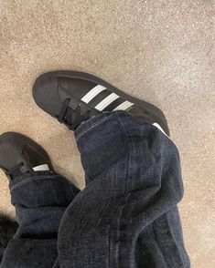 Black Adidas Aesthetic, Black And White Addidas Outfits, Adidas Superstars Aesthetic, Adidas Superstar Aesthetic, Adidas Aesthetic Outfit, Adidas Outfit Aesthetic, Adidas Vintage Shoes, Adidas Shoes Aesthetic, Black Adidas Outfit