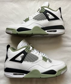 This Jordan 4 Retro Mid Seafoam W sneaker is a must-have for any sneaker enthusiast. With its stylish mid-top design and classic white colorway, this shoe is sure to turn heads. The shoe features a US shoe size of 10.5 and a UK shoe size of 10.5, making it the perfect fit for any woman. The shoe is part of the Air Jordan product line and has a style code of Aq9129-103. It was released in 2023 and has a retro theme. This athletic shoe is perfect for any woman who wants to stay stylish while still being comfortable. Get your hands on this Jordan 4 Retro Mid Seafoam W sneaker today! Nike Shoes Jordans 4 Retro, Jordan 4 Retro Metallic Purple Pictures, Custom 4s Jordan, Jordan 4’s Linen, Air Jordan 4 Retro Green Metallic, Air Jordan 4 Retro Metallic Green, Air Jordan 4 Alternate 89, Womens Air Jordan 4 Retro, Air Jordan 4 Retro Stadium Goods