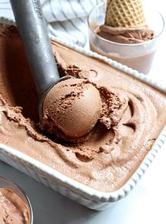 This Chocolate Coconut Milk Ice Cream has a rich chocolate flavorIt's dairy-freeveganAll you need is 4 easy ingredients to make it. Chocolate Coconut Milk, Coconut Milk Chocolate, Coconut Milk Ice Cream, Chocolate Ice Cream Recipe, Nice Cream Recipe, Ice Cream Drinks, Dairy Free Ice Cream, Milk Ice Cream