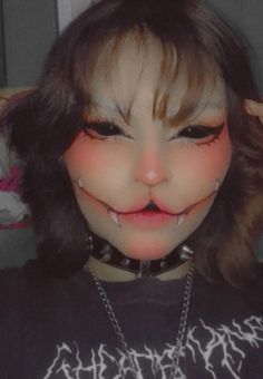 Horror Inspired Makeup, Uncanny Valley Makeup, Creepy Cute Makeup, Horror Makeup Looks, Halloween Makeup Aesthetic, Weirdcore Makeup, Sfx Makeup Looks, Creepy Makeup Looks