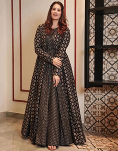 Heavy Designer Party Wear Readymade Gown Black Muslin Shrug Gown Front View Daytime Glam, Gown With Jacket, Beautiful Frocks, Long Gown Design, Cotton Gowns, Frock Fashion, Gaun Fashion, Long Kurti Designs, Printed Gowns