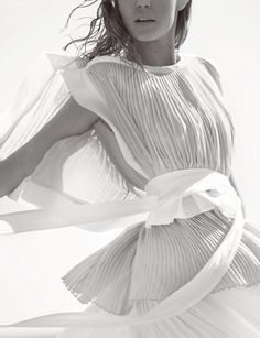 Pleats Fashion, Couture Design, Magazine Vogue, Blogger Photography, Mario Testino, Img Models, Vogue Uk, Streetstyle Fashion, Bridal Fashion Week