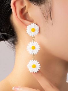 Switch Case, Bling Earrings, Professional Jewelry, Daisy Earrings, Yellow Earrings, Floral White, Flower Lover, Flower Studs, Floral Earrings