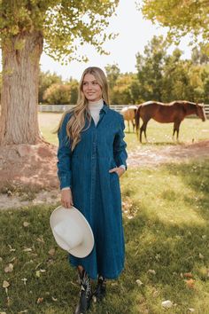 Denim Dress Outfit Winter, Happy Threads, Denim Dress Outfit, Long Denim Dress, Summer Goddess, Button Down Midi Dress, What To Wear Fall, Pink Desert, Midi Denim