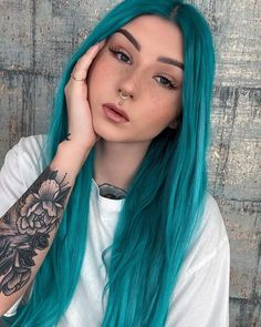 RAMONA ESTACADO on Instagram: "🐠" Weird Haircuts, Girl With Tattoos, Wow Hair Products, Cute Hair Colors