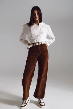 Discover the perfect blend of style and comfort with our Cropped Cord Pants in a warm brown hue. Crafted from a rich combination of 98% Cotton and 2% Elastane, these pants are designed to elevate your everyday look. Our model, with measurements of 32-25-36 and a height of 5'9'', effortlessly showcases the size S, emphasizing that these pants run true to size. They offer a regular fit that flatters your figure while ensuring optimum comfort. These ankle-length pants feature a high-rise design and Cord Pants Outfit, Corduroy Pants Outfit, Cord Pants, Cords Pants, Ankle Length Pants, Daily Look, Cotton Blouses, Corduroy Pants, Pants Outfit