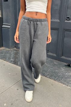 Brandy Sweatpants Outfit, Anastasia Sweatpants, Brandy Outfits, Brandy Fits, Brandy Melville Sweatpants, Rosa Sweatpants, Brandy Melville Outfits