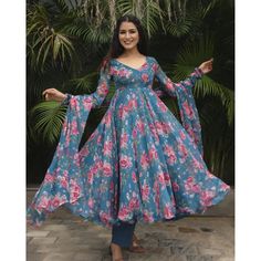 Umbrella Kurti Design, Fashion Indian Outfits, Dress Designs For Stitching, Latest Maxi Dresses, Frock Designs, Anarkali Dresses