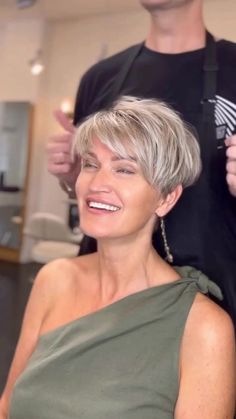 169K views · 4K reactions | Tagli Capelli Corti | Facebook Crop Hair, Short Hairstyles For Thick Hair, Beauty Hair Makeup, Hair Brained, Hair Makeover, Hairstyles Over 50, Cute Hairstyles For Short Hair