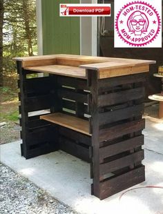 a wooden desk made out of pallets sitting on the side of a building with a sign above it