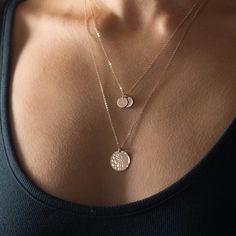 Multiple Pendant Necklace, Gold Necklace Stacking, Layer Necklaces Silver, Necklace Layering Ideas Gold, Layered Silver Necklaces, Rose Gold Layered Necklace, Necklaces Dainty, Dainty Initial Necklace, Jewelry Styling