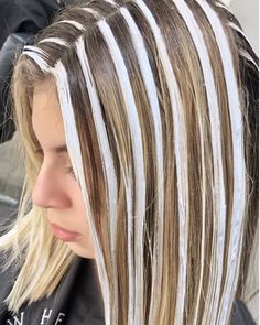 Highlights Versus Balayage, Balayage Versus Highlights, Different Highlights Techniques, Diy Hair Painting, Balayage Technique Step By Step, Balayage Diy, French Balayage, Diy Highlights Hair, Hair Dye Techniques