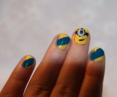 Deixe seus dedos brilharem como os Minions! 💅💛 Explore 41+ ideias personalizadas e divertidas de unhas decoradas inspiradas nesses adoráveis amarelinhos. Transforme suas unhas em obras de arte travessas com a magia dos Minions! #UnhasDecoradas #MinionsMania #InspiraçãoNailArt Minion Pictures, Googly Eyes, Nail Art Hacks