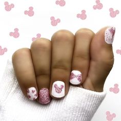 These 100% nail polish strips are safe for kids, No smudges, No drying time, No heat needed, Beautiful designs and are Super affordable!Perfect for your kidos who want pretty nails too!  They make a fun unique birthday gift for girls aged 5-10 or for a mommy and me spa day.  Comes with 18 strips. No heat required, and comes off with acetone or warm coconut oil. Last up to 10 days.Details:-Simply peel the nail polish strips and apply to clean nails-File away the excess for an instant manicure.-Th Short Kids Nails Press Ons, Simple Disney Nails, Kids Manicure, Mouse Nails, Disney Nail Designs, Mickey Mouse Nails, Minnie Mouse Nails, Kids Nail Designs, Girls Nail Designs