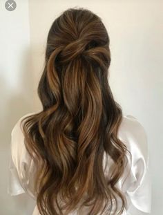 Moh Hair, Diy Bridesmaid Hair, Bridal Hair Half Up Half Down, Wedding Hair Brunette, Bridal Hair Half Up, Wedding Hair Trends, Formal Ideas