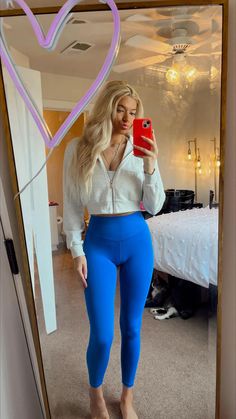 Light Blue Leggings Outfit, Lululemon Outfit Winter, Flair Leggings Outfit, Blue Leggings Outfit, Pink Leggings Outfit, Hot Pink Leggings, Leggings Outfit Winter, Light Blue Leggings, Gymwear Outfits