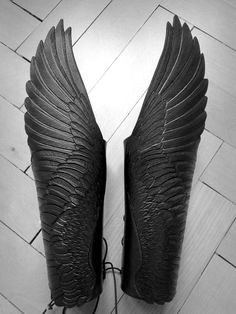 Angel Aesthetic Bracelets Steampunk, Raven Wings, Mode Steampunk, Leather Bracers, Black Birds, Black Angel, Idee Cosplay, Angel Aesthetic