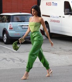 Green Bustier Outfit, Green Monochromatic Outfit, Queen Archetype, Mode Monochrome, Nyfw Outfits, Looks Chic