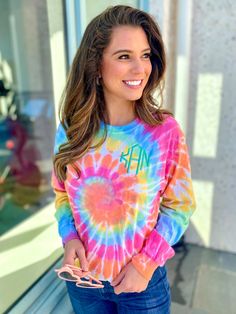 *shirt runs small* Pull out your monogrammed tie dye long sleeve shirt for those chilly summer nights or for an evening spent on the boardwalk! ***tie dye design and colors may vary slightly through dyeing process*** Fun Tie Dye Crew Neck Top, Tie Dye Long Sleeve Shirt, Tye Dye Patterns, Monogram Pullover, Dye Patterns, Lilly Inspired, Long Sleeve Baseball Tee, Matching Sets Outfit, Pastel Tie Dye