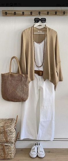 Look Boho Chic, Stylish Summer Outfits, Hiking Outfit, Fashion Over 50