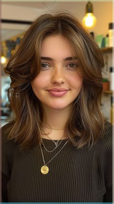 Shaping Round Face Hair, Face Framing Layers Medium Round Face, Face Framing Layers Short Hair Wavy, Face Framing Round Layers, Haircut For Medium Length Hair Round Face, Short Hair With Long Layers And Face Framing, Round Big Face Haircuts, Short Hair For Long Round Face, Face Opening Haircuts