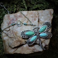 "PRODUCT VIDEO ⇒ http://bit.ly/2J8Db9x This beautiful Turquoise Dragonfly Pendant Necklace with Flower Offset is a sure eye-catcher. Wear with your favorite sweater, t-shirt or blouse this pendant is so pretty it just feels great to wear. ❤️COLORS: Available in silver with blue-green turquoise. ❤️SIZE: The Dragonfly Pendant is 60mm or 2 3/8\" wide x 53mm or 2 1/8\" high and the The Daisy inset including beads is 40mm or 1 3/4\" long. The chain is 22 inches long, but can be custom sized. For CUST Snowflake Gift Tags, Gold Leaf Pendant, Daisy Pendant, Natural Boho, Lovers Necklace, Dragonfly Pendant, Pretty Pendant, Dog Jewelry, Product Video