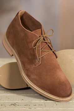 Image Suede Shoes Men Outfit, Porsche Aircooled, Business Shoe, Clarks Shoes Mens, Mens Suede Boots, Suede Shoes Men, Chukka Shoes, Suede Chukka Boots, Suede Chukkas