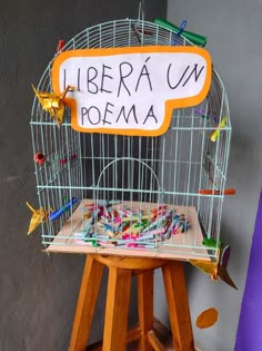 a birdcage with writing on it that says libera u poema