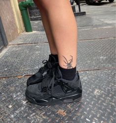 Jordan 4 Black, Trendy Shoes Sneakers, Pretty Shoes Sneakers, Jordan Shoes Retro, Shoe Wishlist, Cute Nike Shoes, Fresh Shoes, Hype Shoes, Shoe Inspo