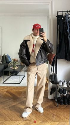 Cool & Aesthetic Winter Outfits Inspo For Men Italian Winter Style, Winter Formal Wear, New York Outfits Winter, Europe Winter Fashion, Winter Outfits Men Streetwear, Aesthetic Winter Outfits, Winter Outfits For Men, Paris Ootd, Mens Winter Fashion Outfits